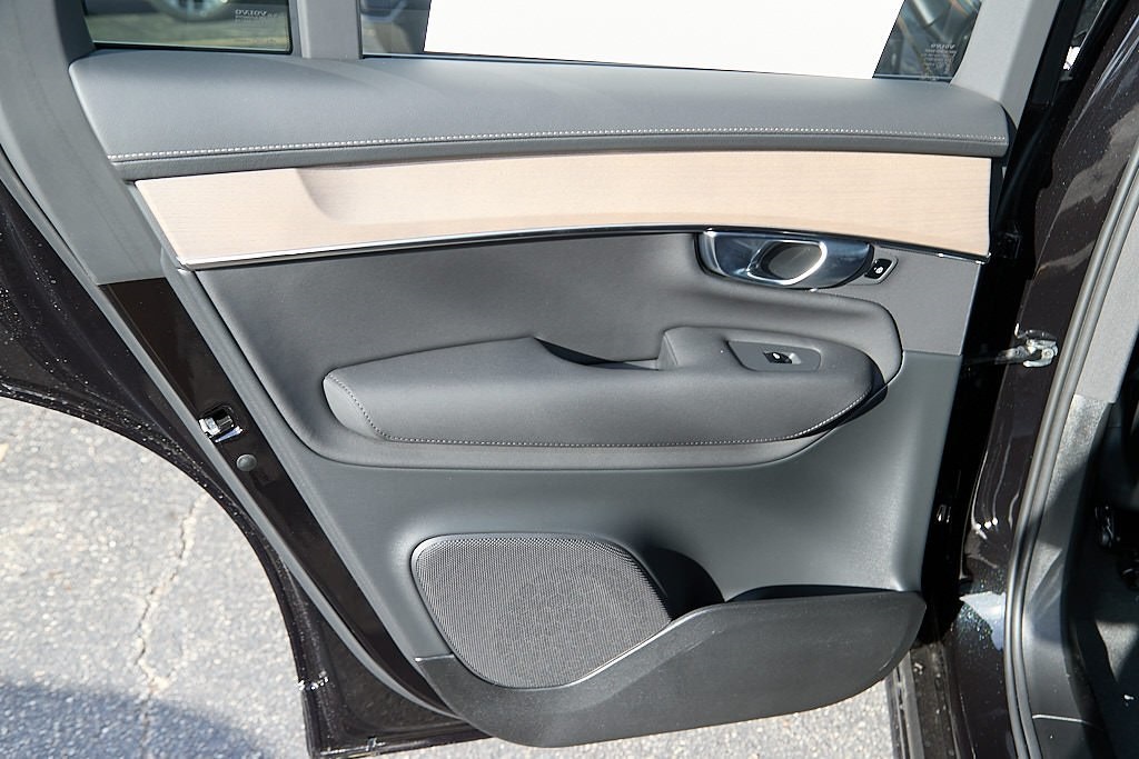 2026 VOLVO XC90 - Image 17