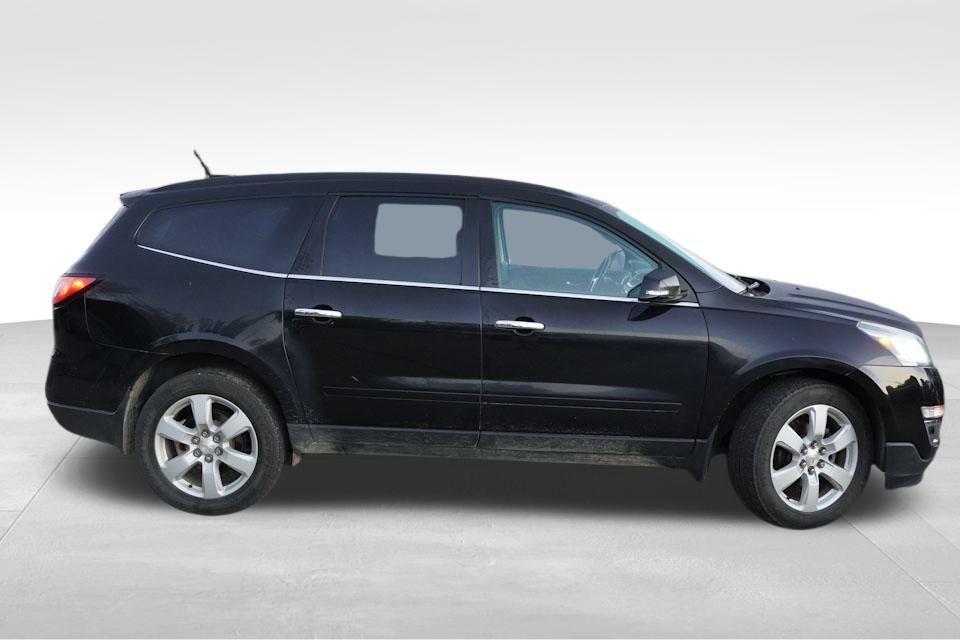 2017 Chevrolet Traverse 1LT photo 2