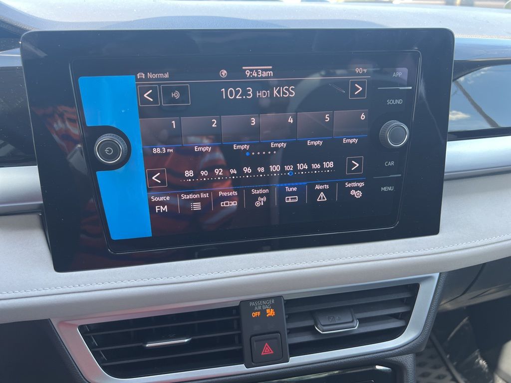 2025 Volkswagen Taos SE photo 24