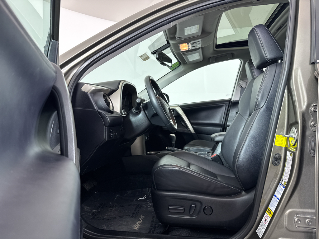 2014 Toyota RAV4 Limited photo 3