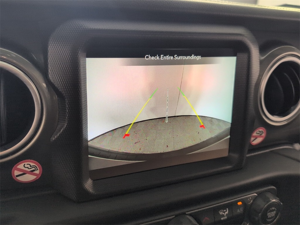 2023 Jeep Wrangler Sahara photo 19