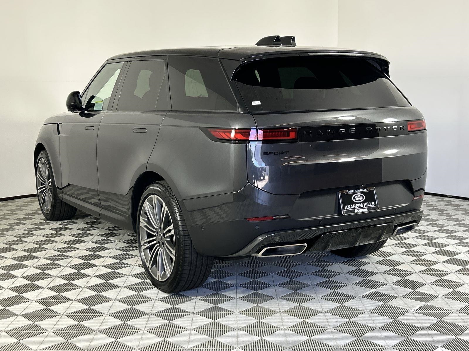 2025 Land Rover Range Rover Sport SE photo 3