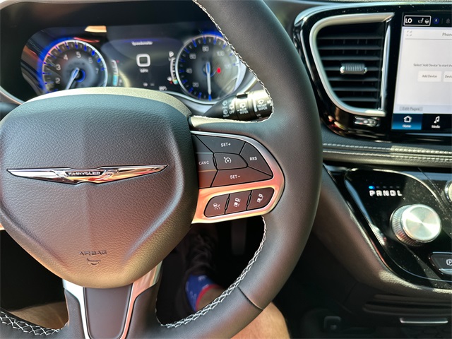 2025 Chrysler Pacifica photo 32