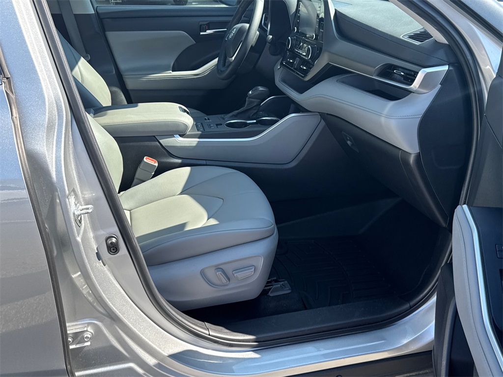 2022 Toyota Highlander XLE photo 13