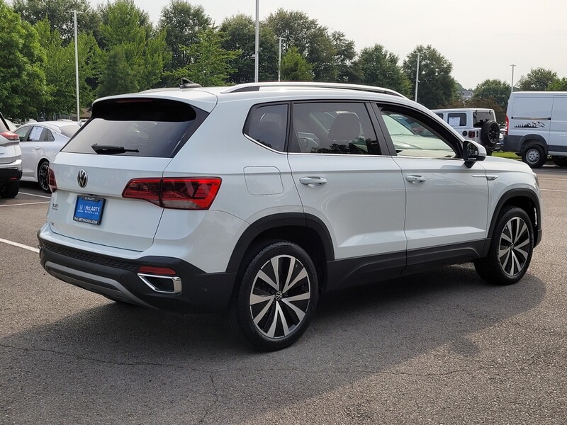 2023 Volkswagen Taos SE photo 2