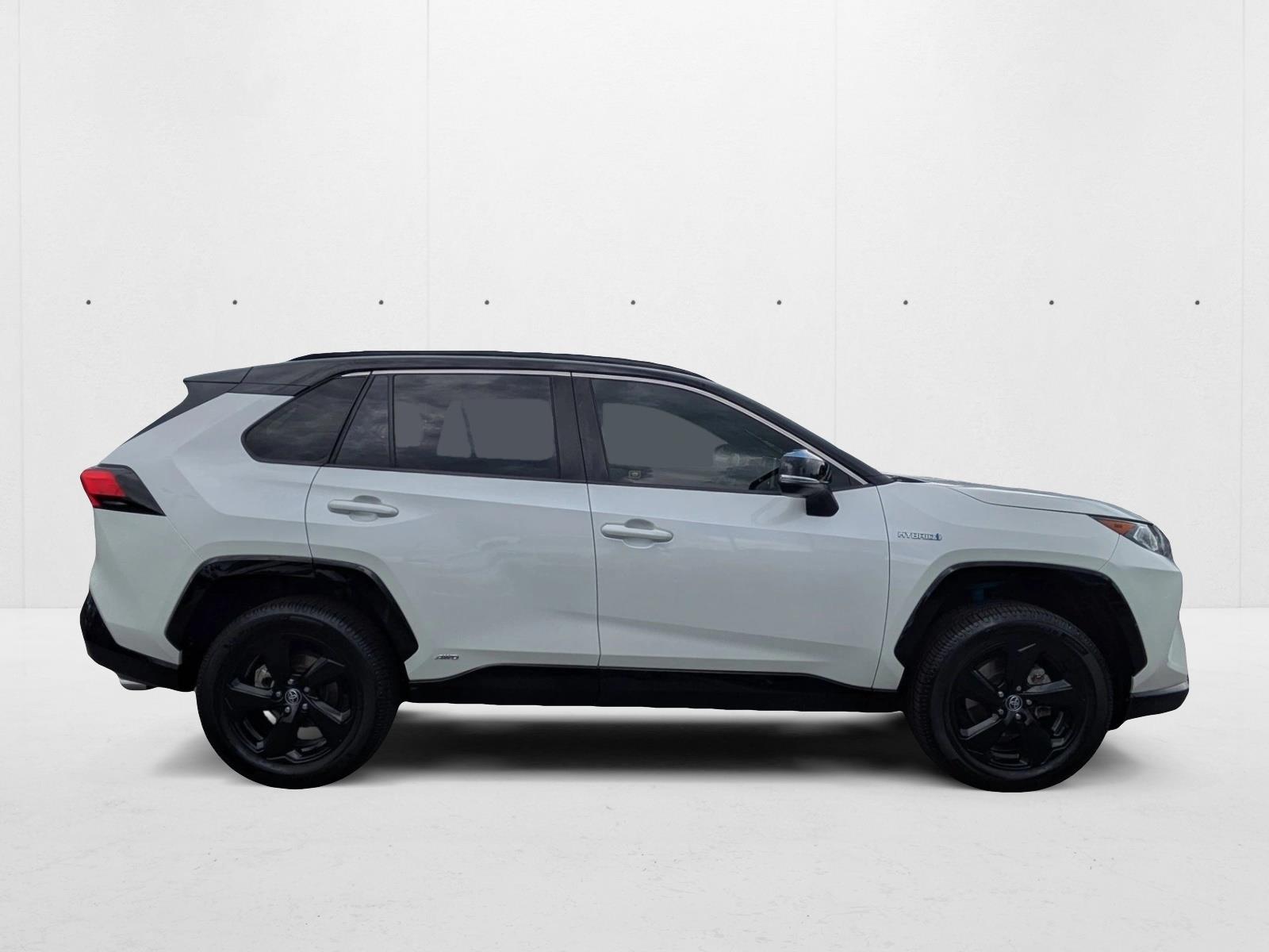 2020 Toyota RAV4 Hybrid XSE photo 3