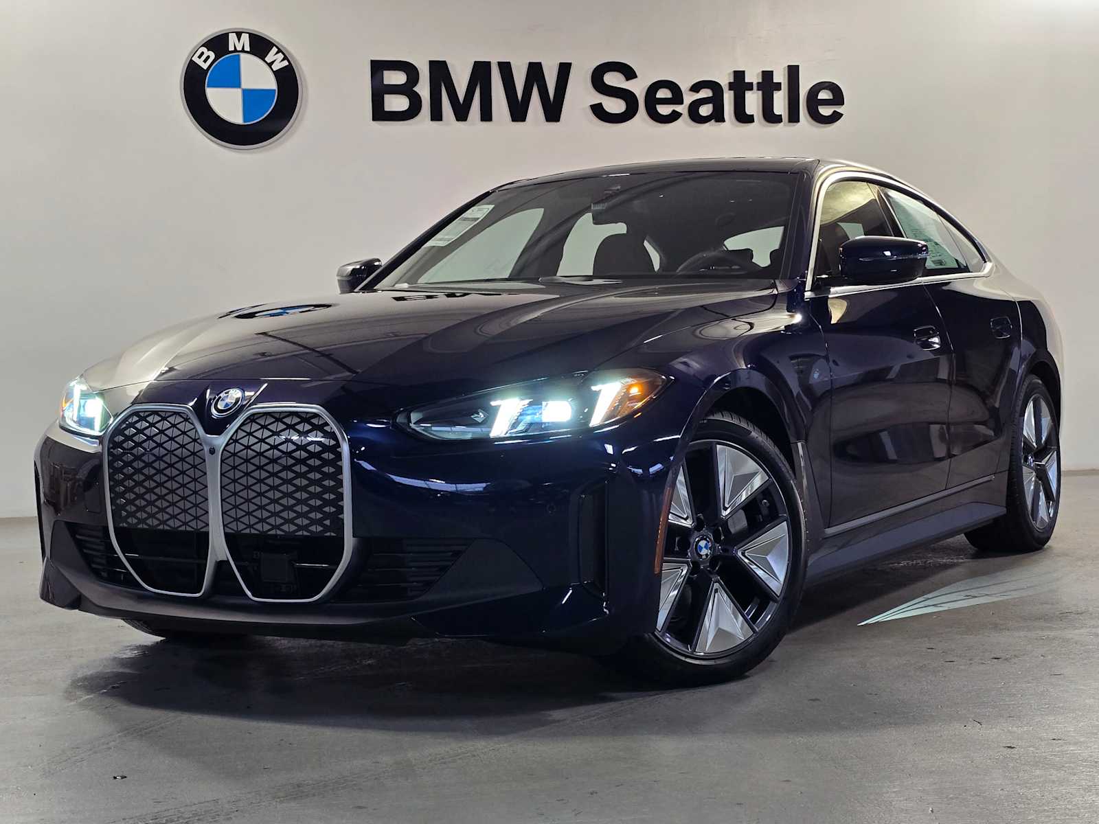 2025 BMW i4 40's photo