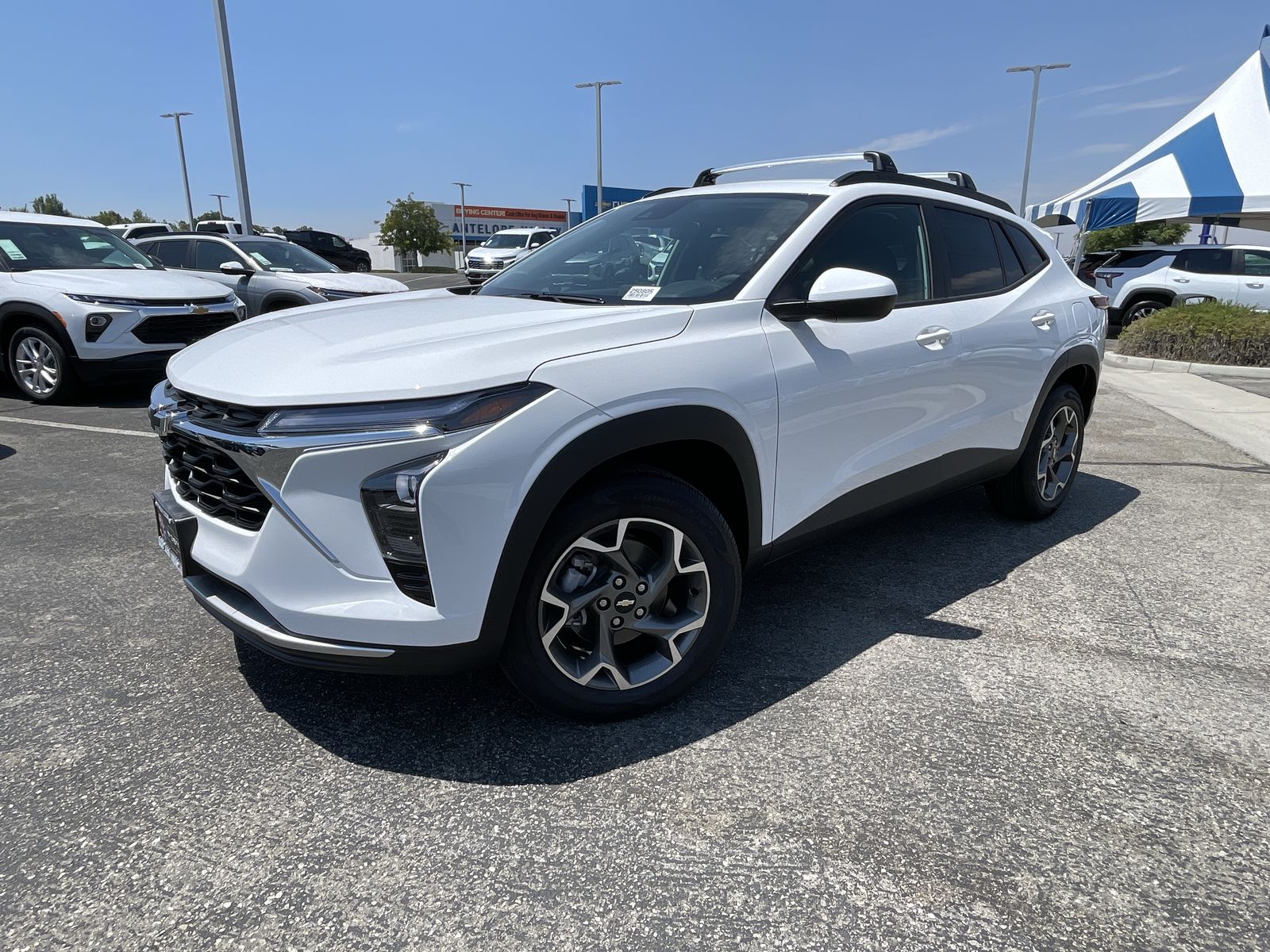 2025 Chevrolet Trax LT photo 2