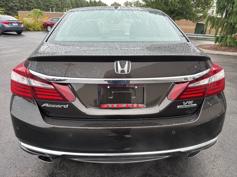 2017 Honda Accord Touring photo 5