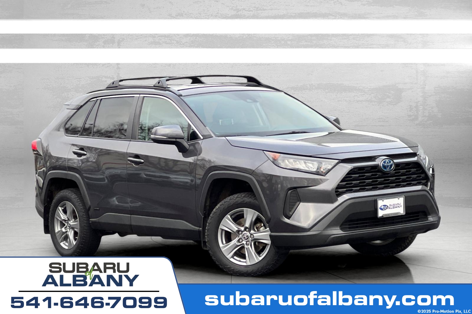 2022 Toyota RAV4 LE's photo