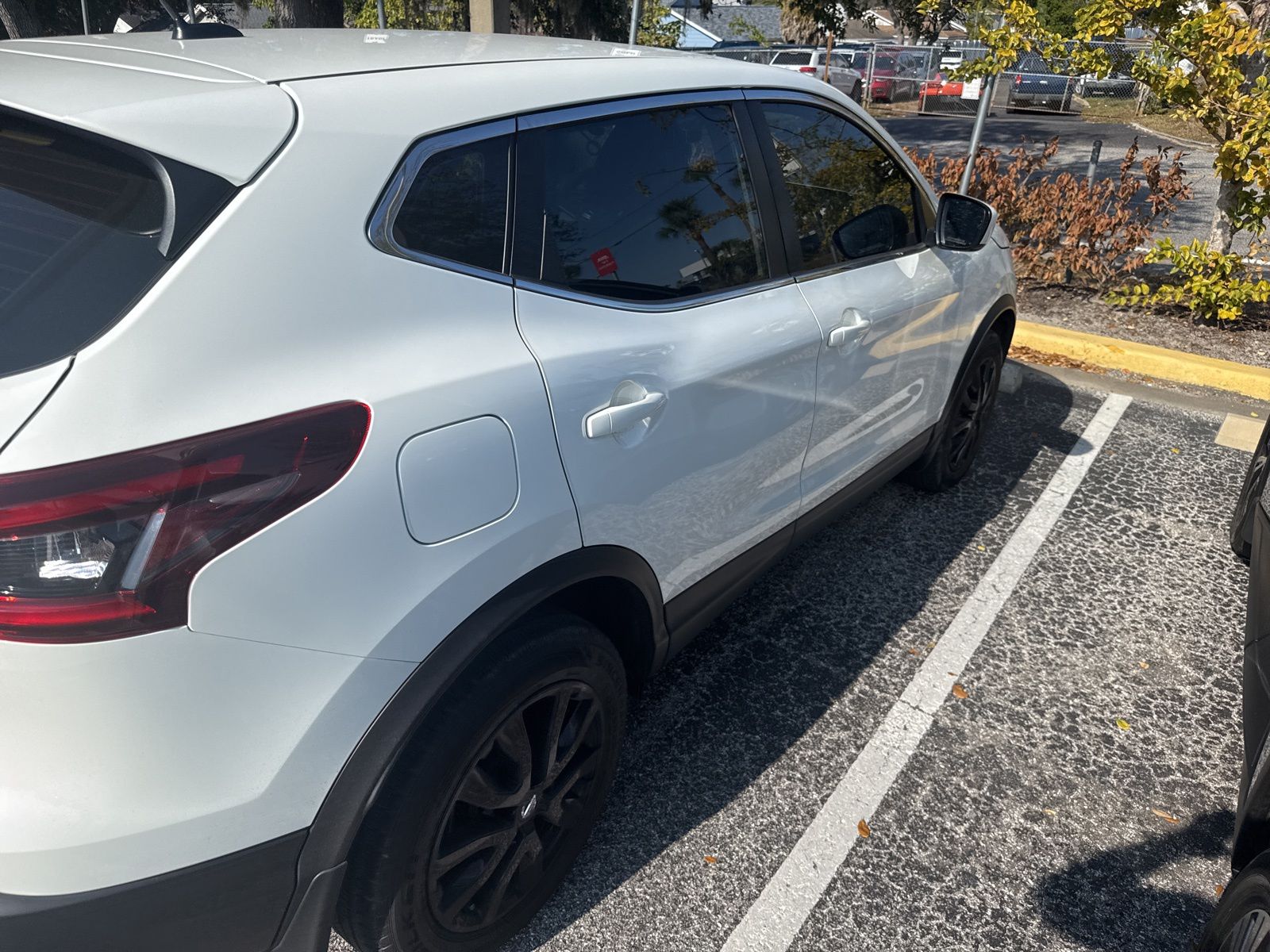 2021 Nissan Rogue Sport S photo 2