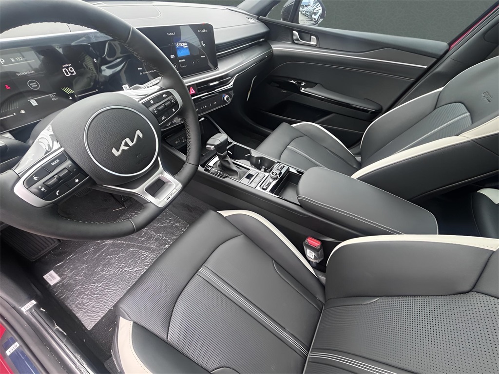 2025 Kia K5 GT-Line photo 12