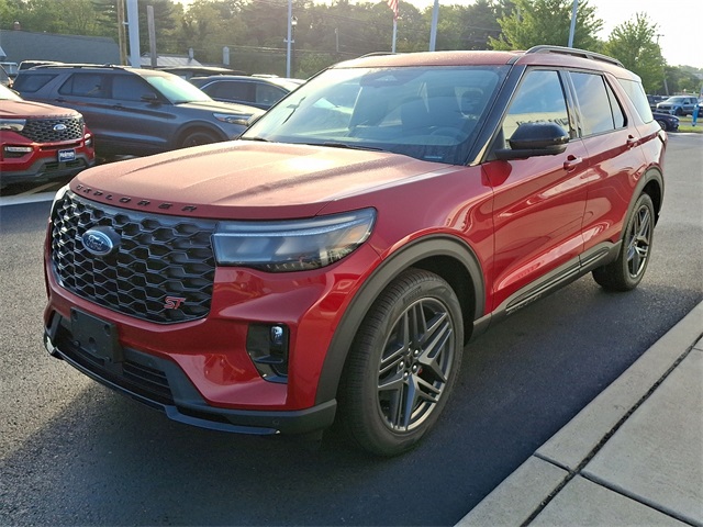 2025 Ford Explorer ST photo 3