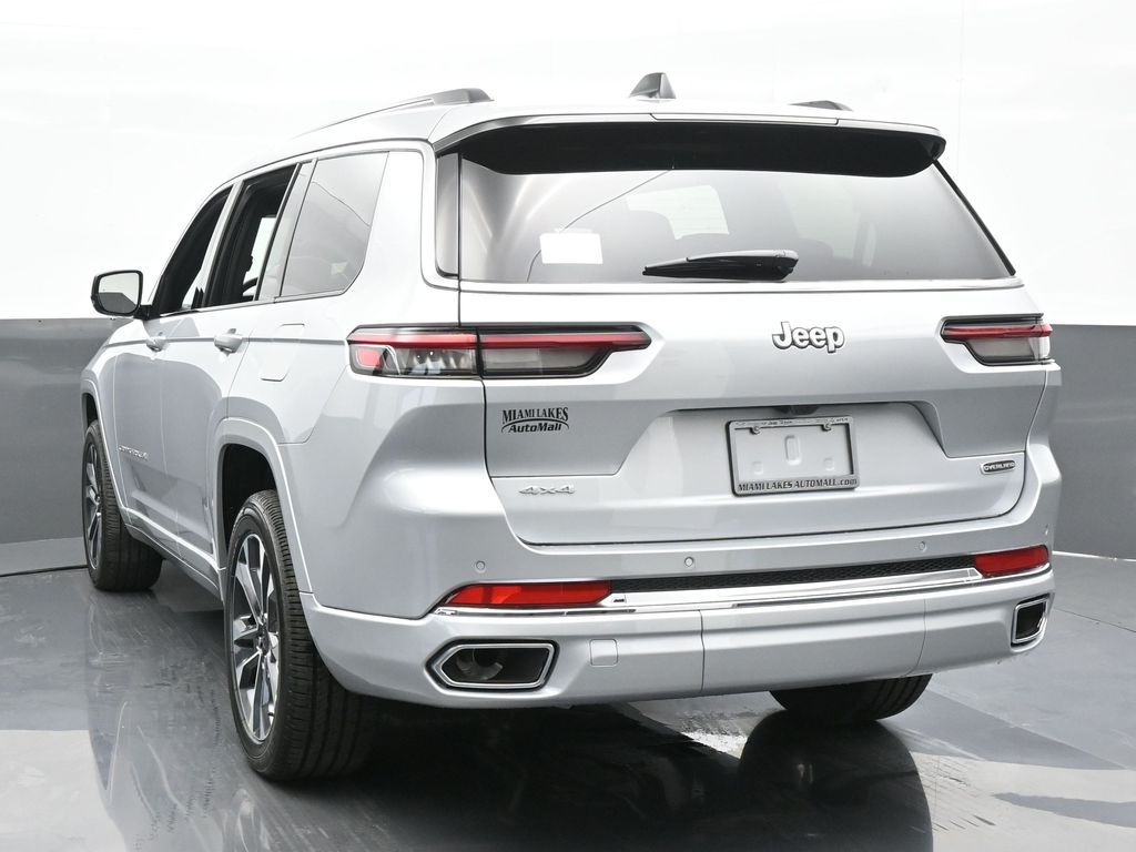 2024 Jeep Grand Cherokee Overland photo 2