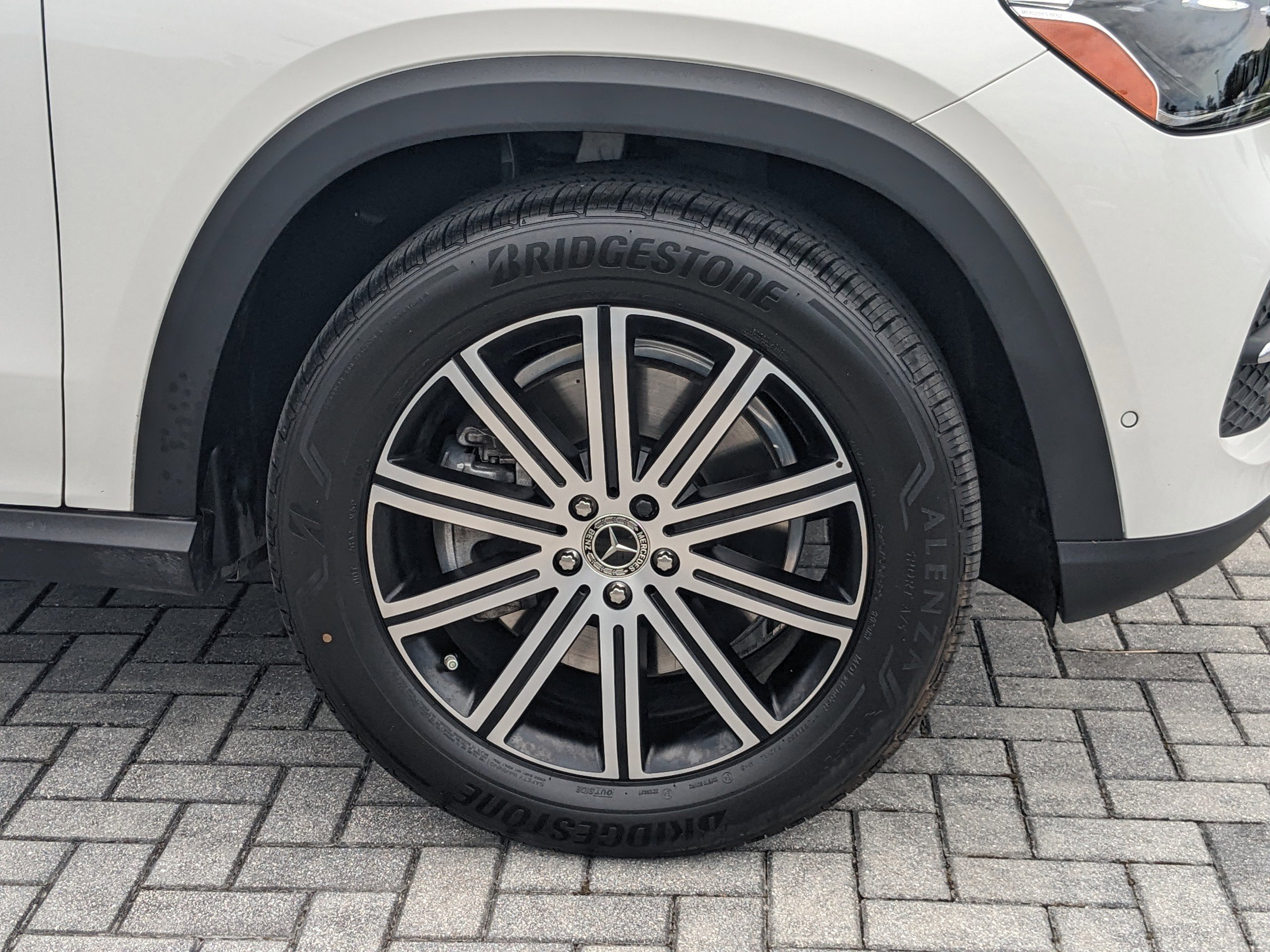 2024 Mercedes Benz GLE 450e photo 2