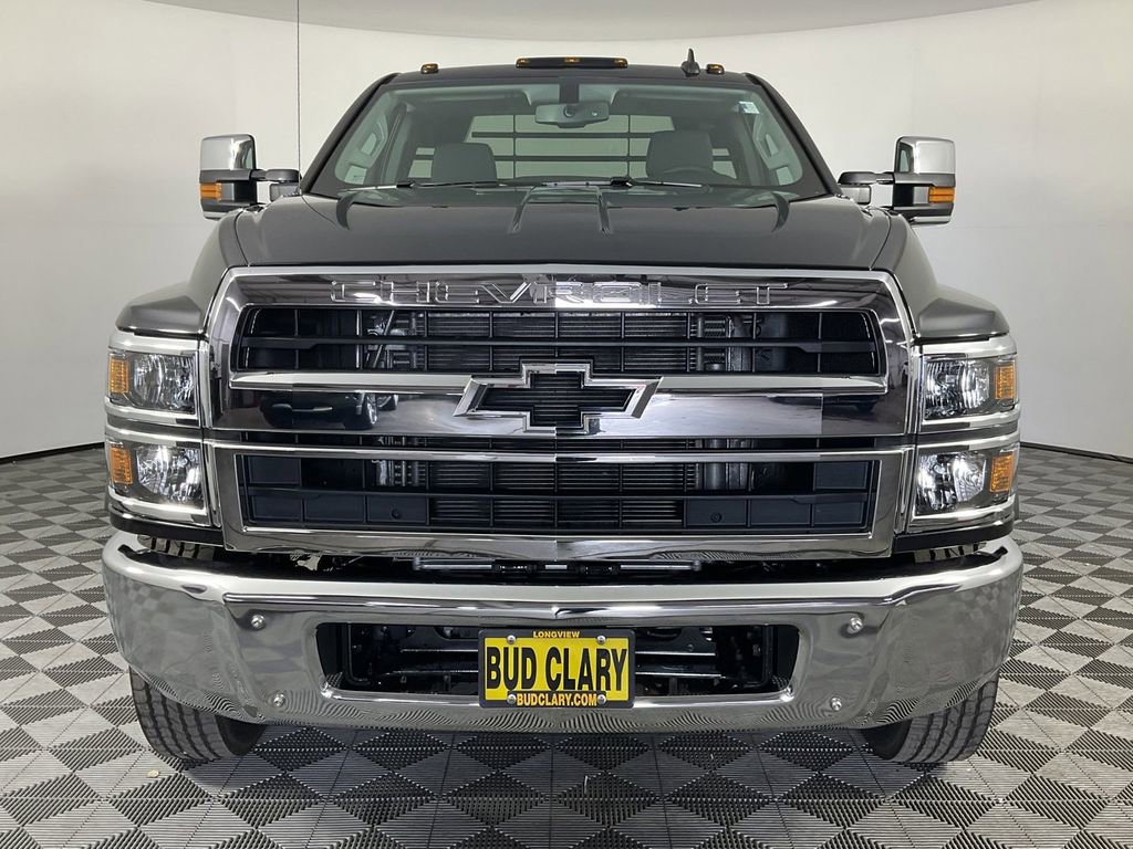 2024 Chevrolet Silverado 4500HD LT photo 2