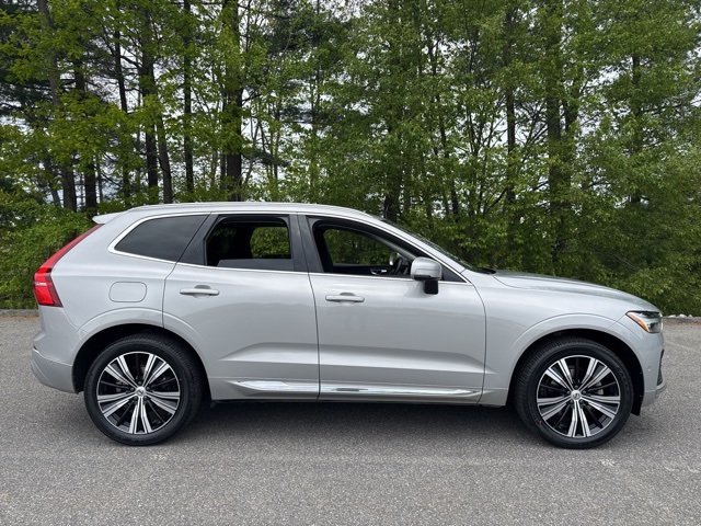 2022 Volvo XC60 B5 Inscription photo 2