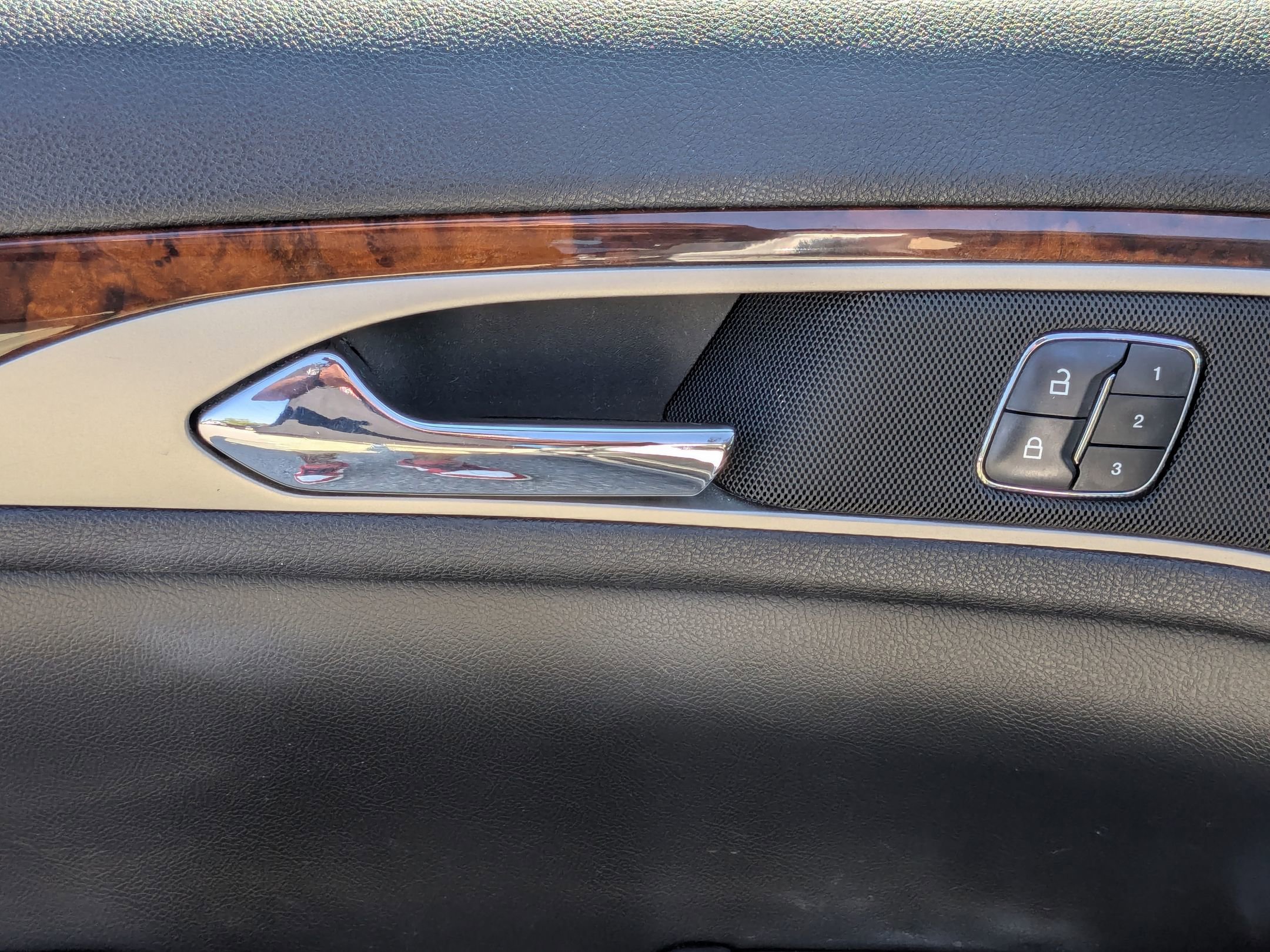 2016 Lincoln MKZ Base photo 13