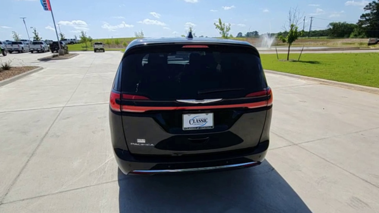 2024 Chrysler Pacifica Touring L photo 33