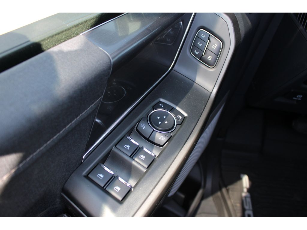 2025 Ford F-150 Lariat photo 4