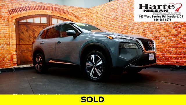 2022 Nissan Rogue SL's photo