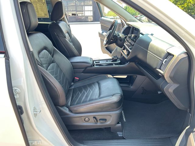 2024 Nissan Pathfinder Platinum photo 28