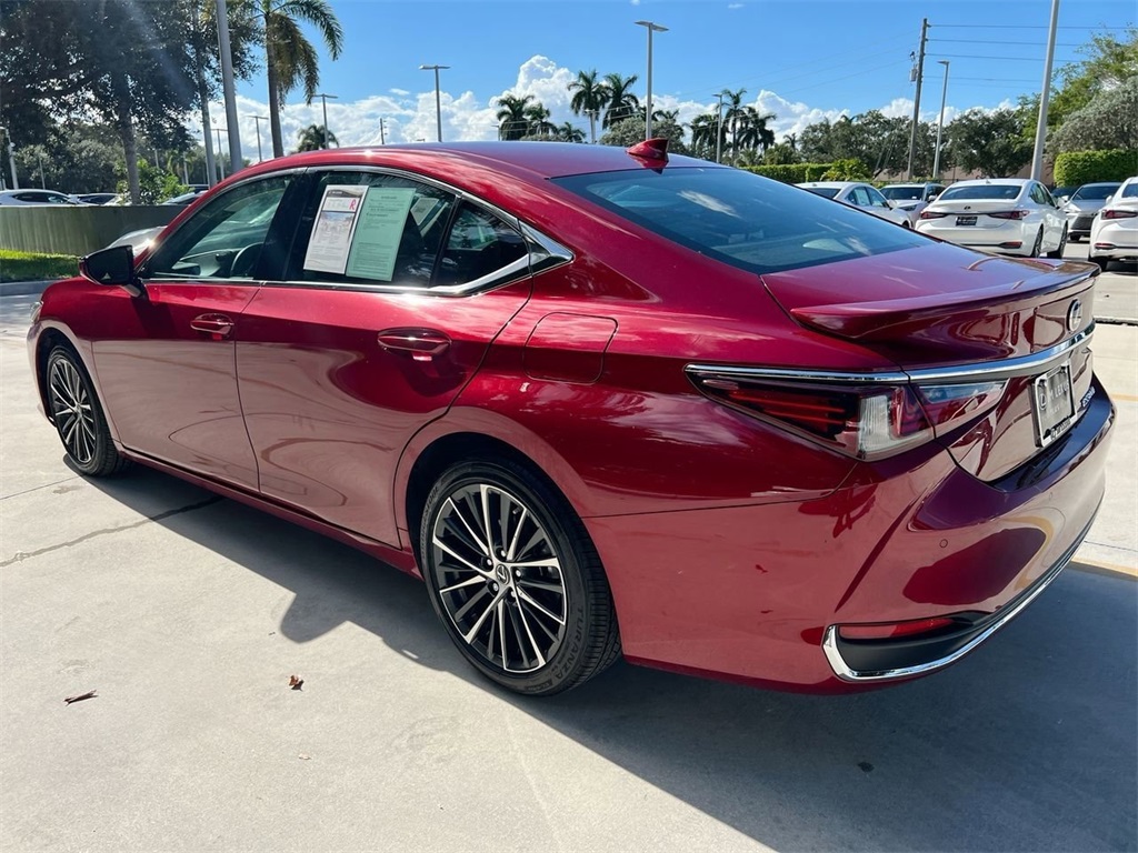 2024 Lexus ES 300h Premium photo 3