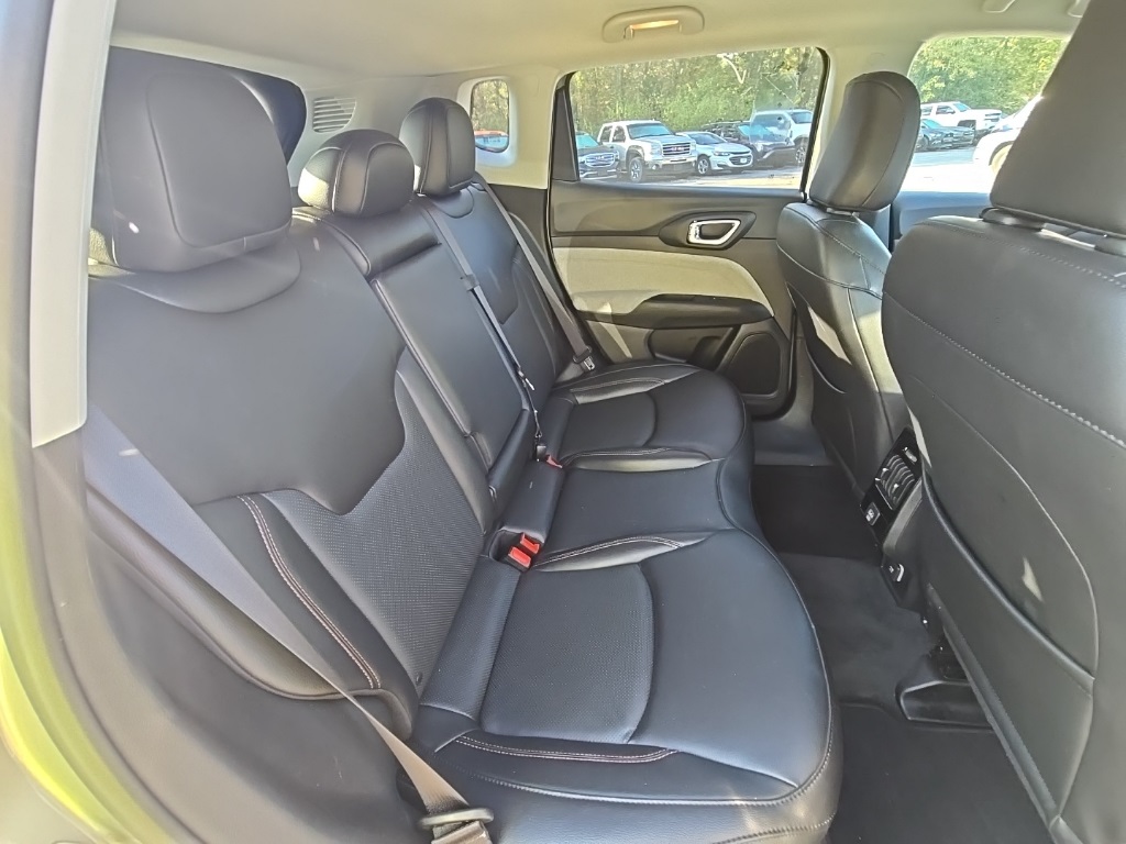 2022 Jeep Compass Latitude Lux photo 17
