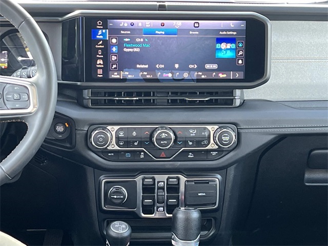 2024 Jeep Wrangler Sahara 4xe photo 14