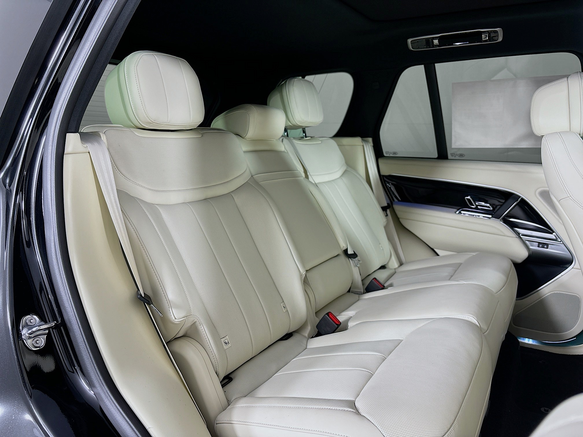 2025 Land Rover Range Rover SE photo 25