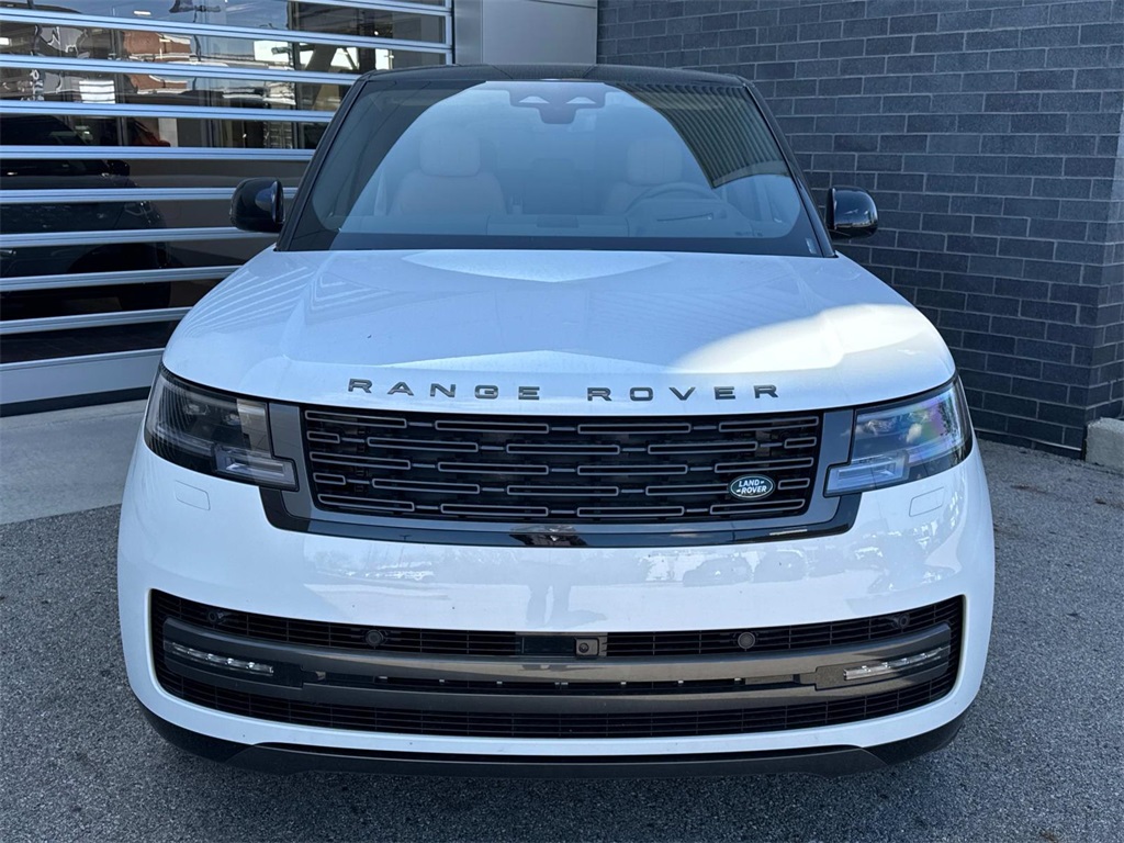 2025 Land Rover Range Rover SE photo 2