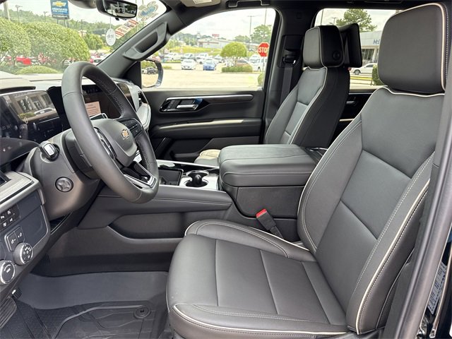 2025 Chevrolet Suburban Premier photo 10