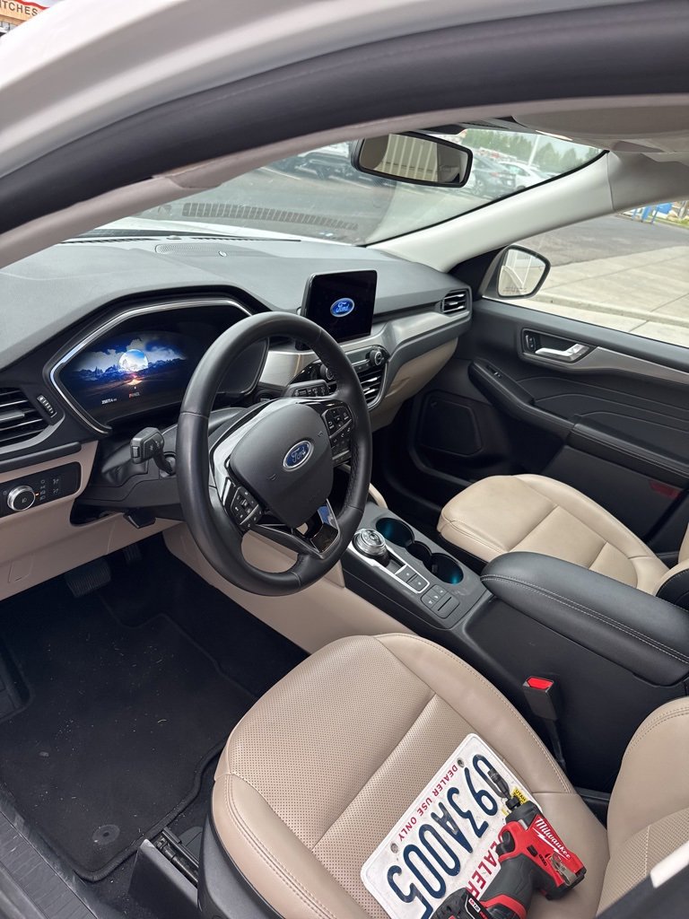 2021 Ford Escape Titanium Hybrid photo 26