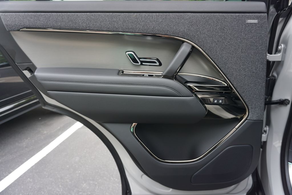 2025 Land Rover Range Rover Sport SE photo 27