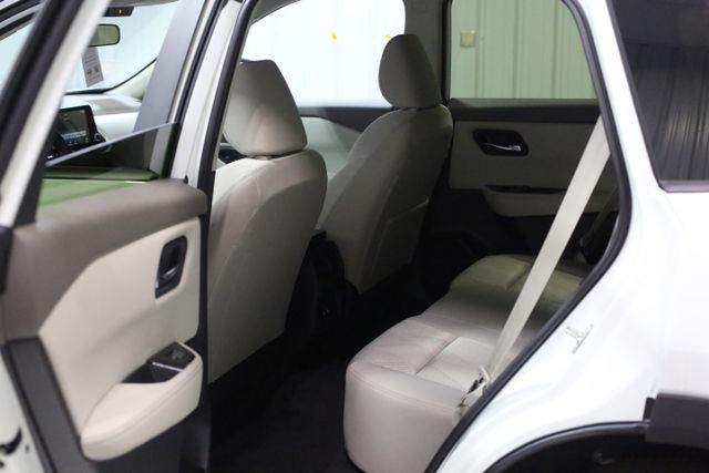 2025 Nissan Rogue SV photo 15