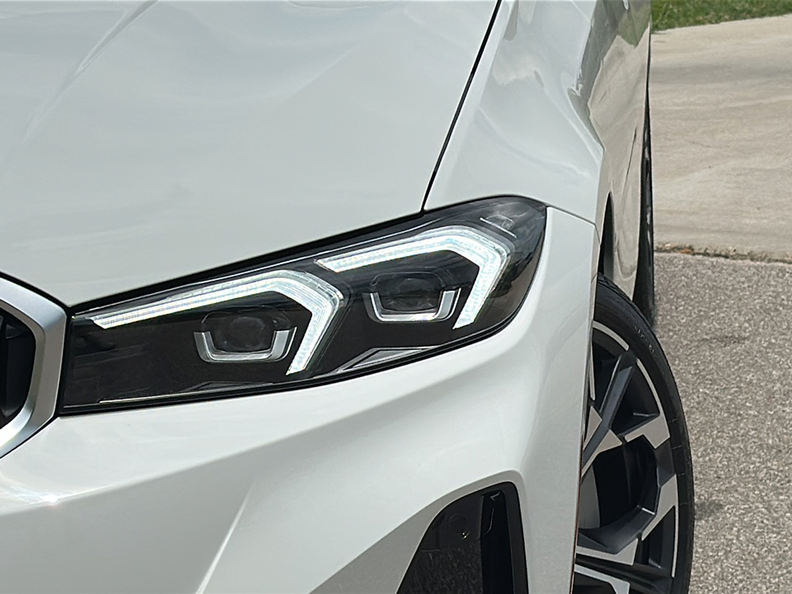 2025 Bmw 330i photo 2