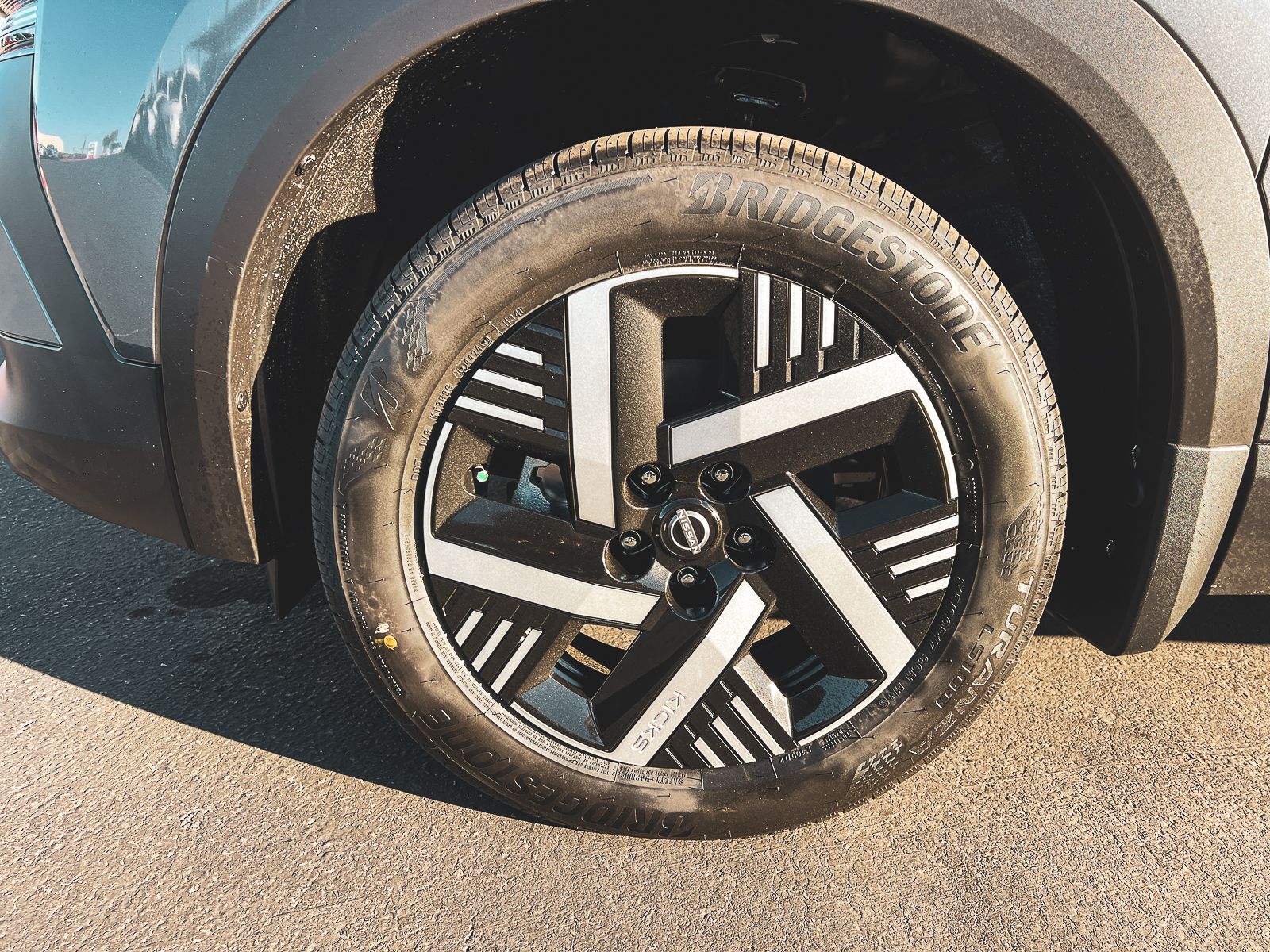 2025 Nissan Kicks SV photo 3