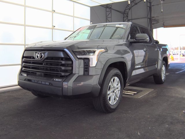 2022 Toyota Tundra SR5's photo