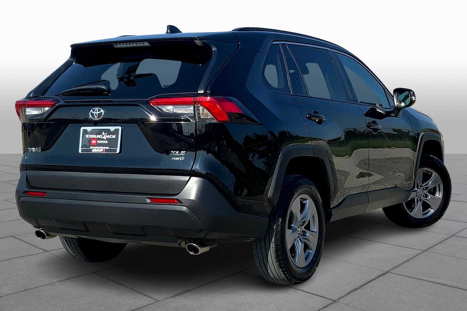 2022 Toyota RAV4 XLE photo 11