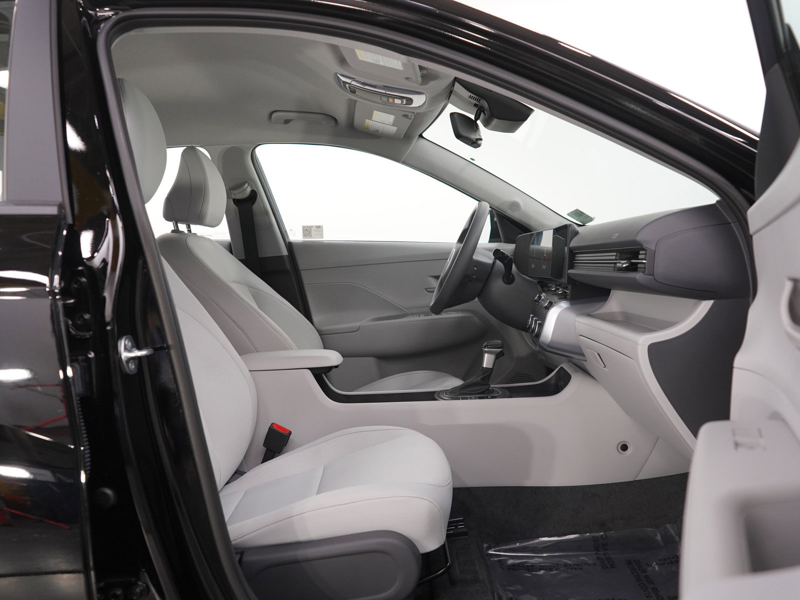 2025 Hyundai Kona SE photo 3