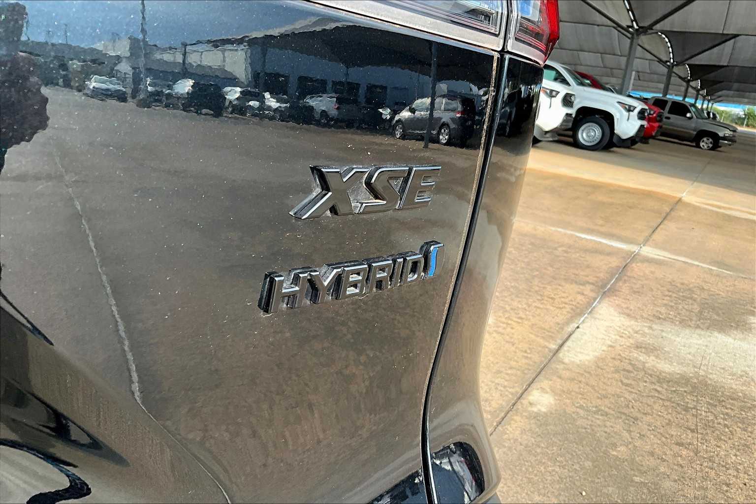 2023 Toyota Corolla Hybrid XSE photo 8
