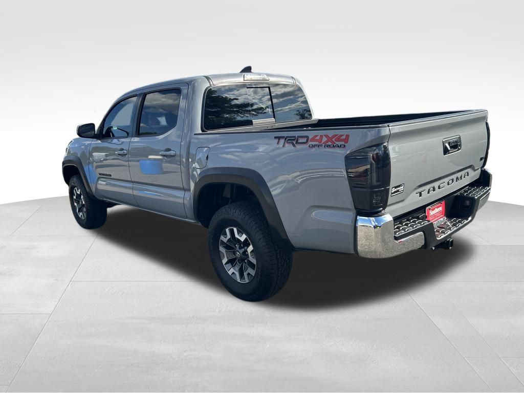 2020 Toyota Tacoma TRD Sport photo 3