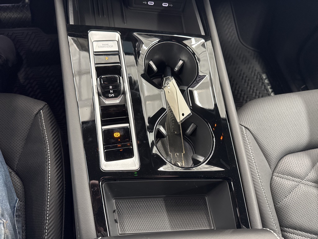 2025 Volkswagen Atlas Cross Sport SE Technology photo 3