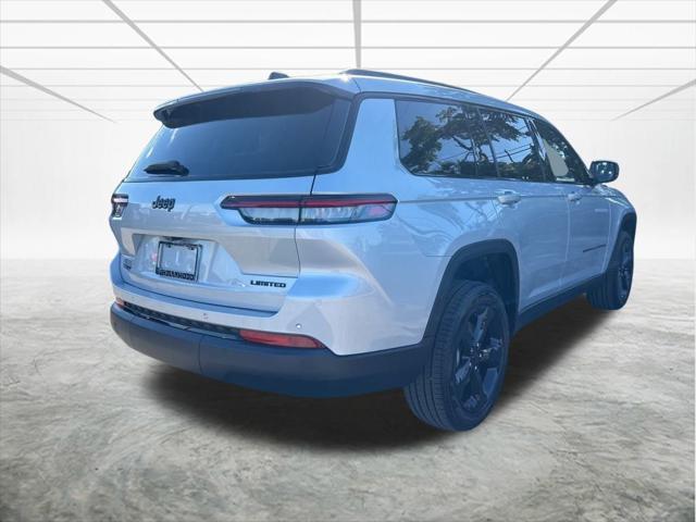 2025 Jeep Grand Cherokee Limited photo 3