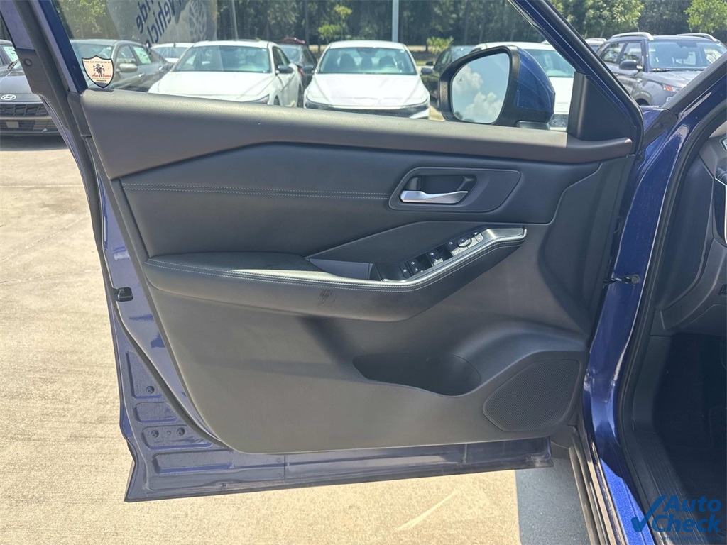 2023 Nissan Rogue SV photo 13