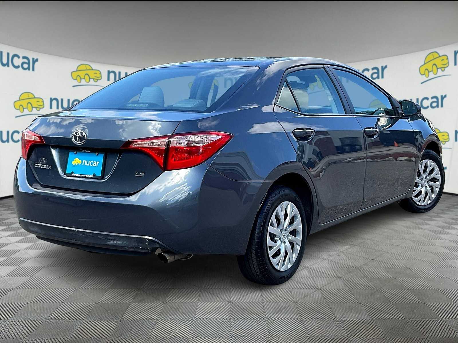 2017 Toyota Corolla LE photo 6
