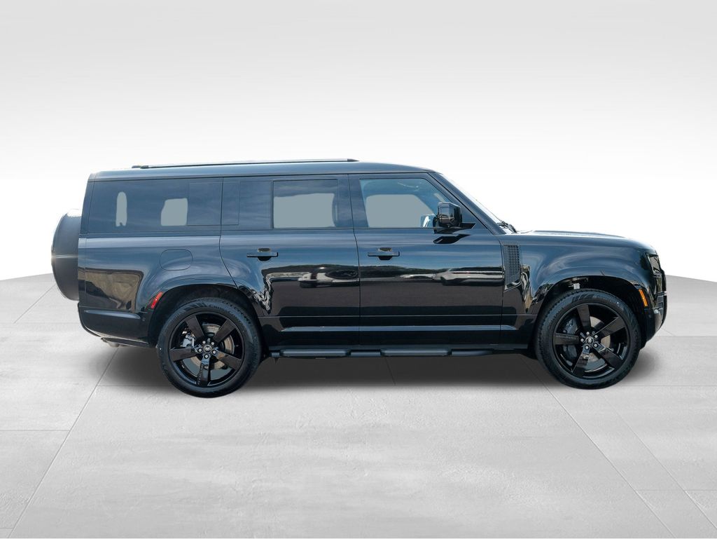 2025 Land Rover Defender 130 X-Dynamic SE photo 8