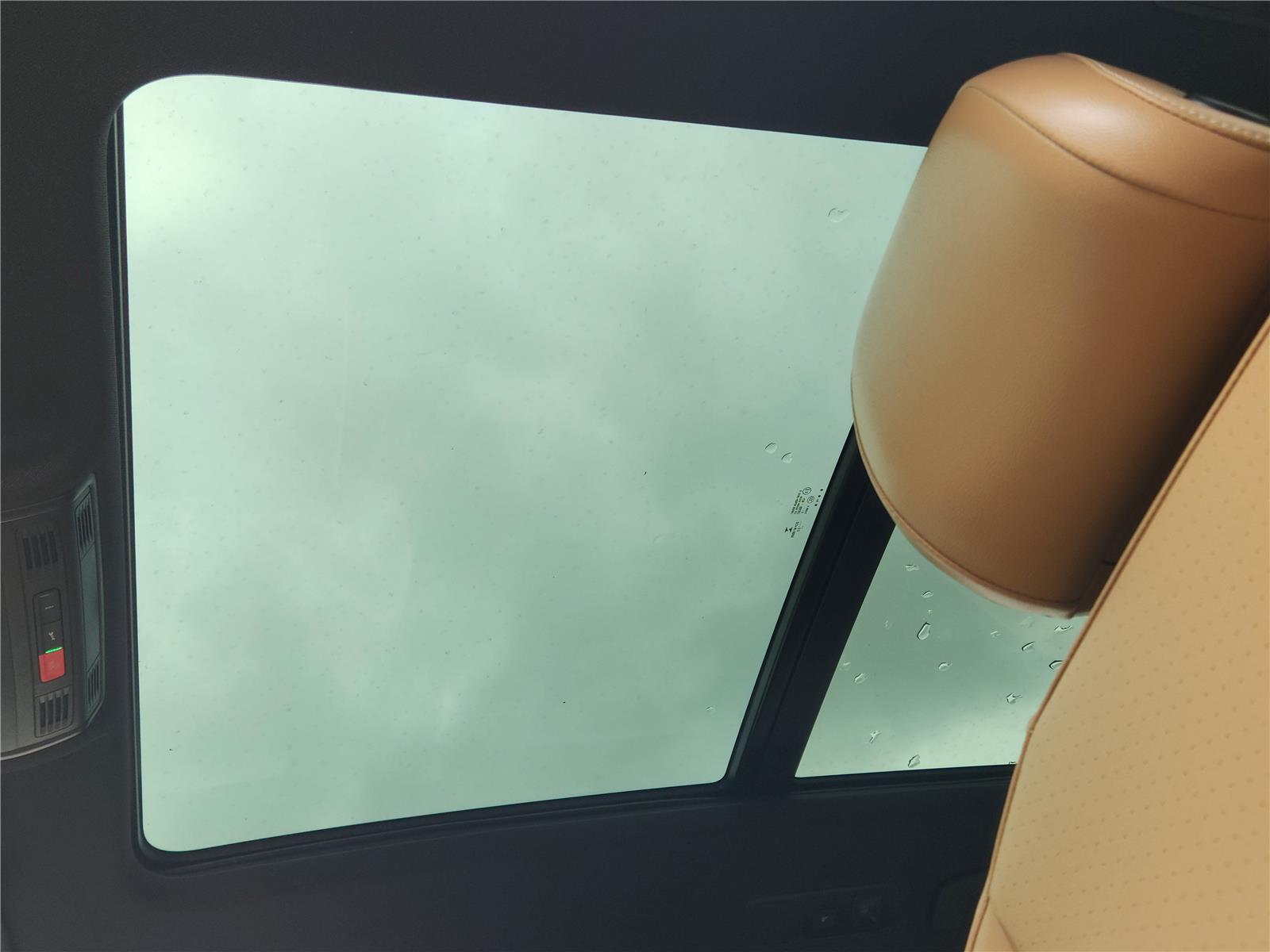 2022 Volkswagen Tiguan SE photo 18