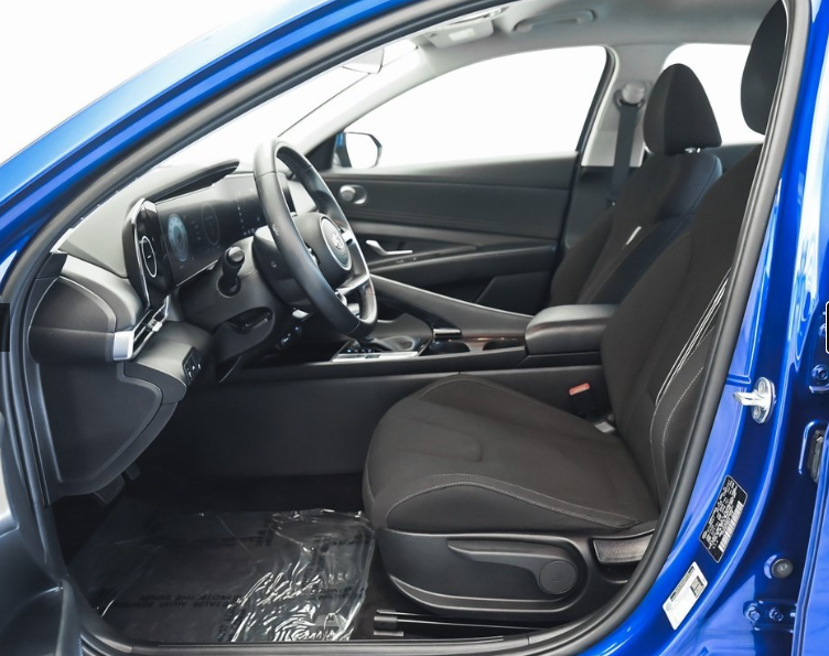 2023 Hyundai Elantra SEL photo 11