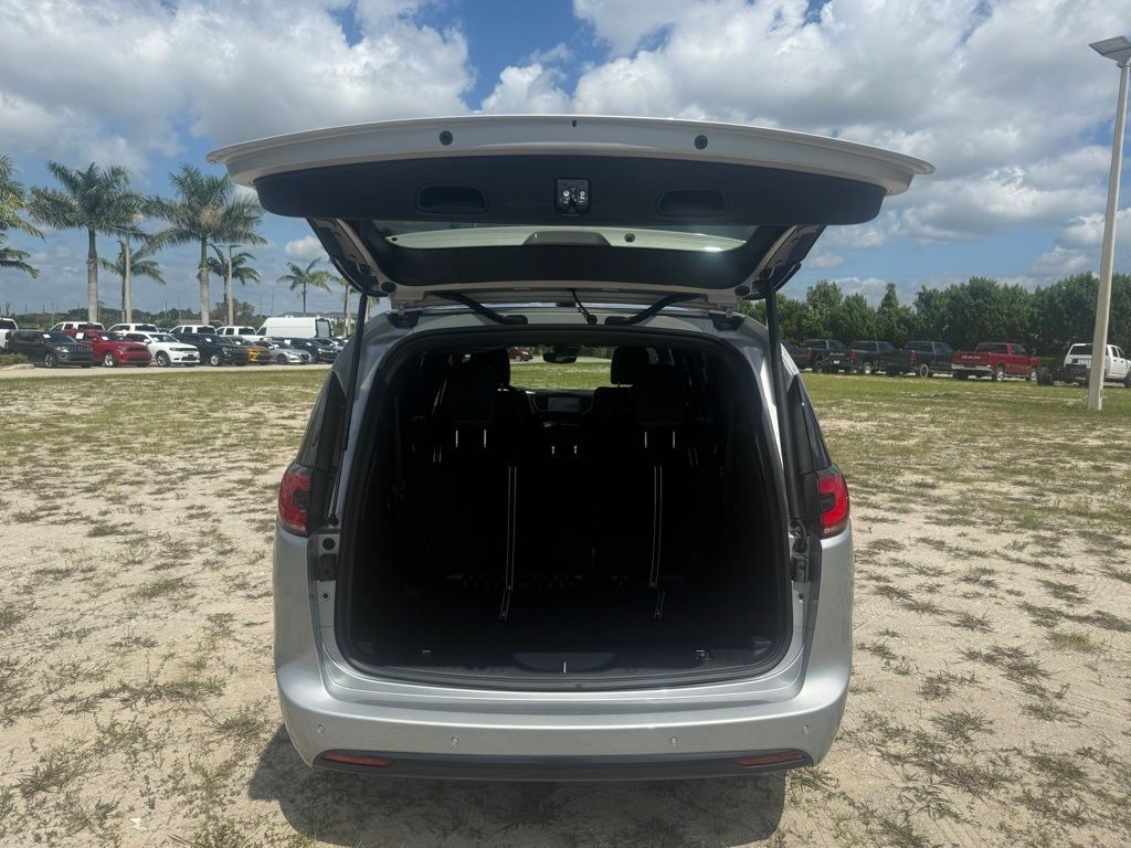 2026 Chrysler Pacifica Limited photo 27